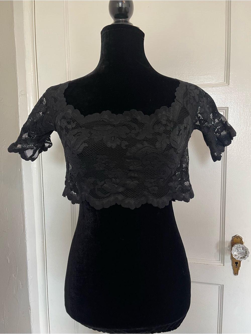 Y2K vintage Victoria’s Secret Lace Short Sleeve Crop Top